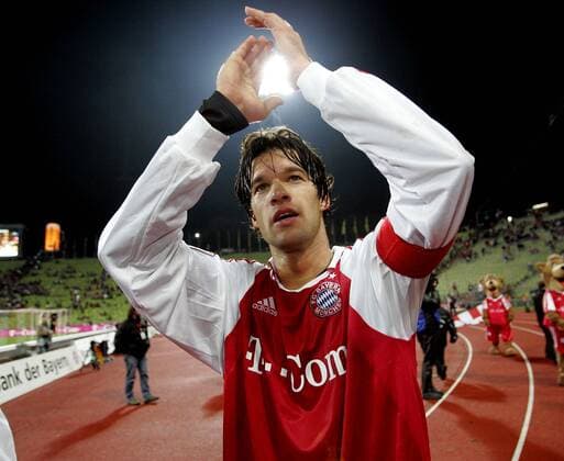Michael Ballack (Bayern) bedankt sich bei den Anhängern Fußball 1. BL Herren Saison 2004 2005, FC Bayern München Einzelbild München
