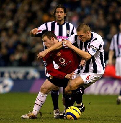 Wayne Rooney (Manchester United, li.) gegen Darren Purse (West Brom) Fußball Herren English Premier League 2004 2005, 1. Englische Liga, Vdig Gruppe West Bromwich Dynamik,