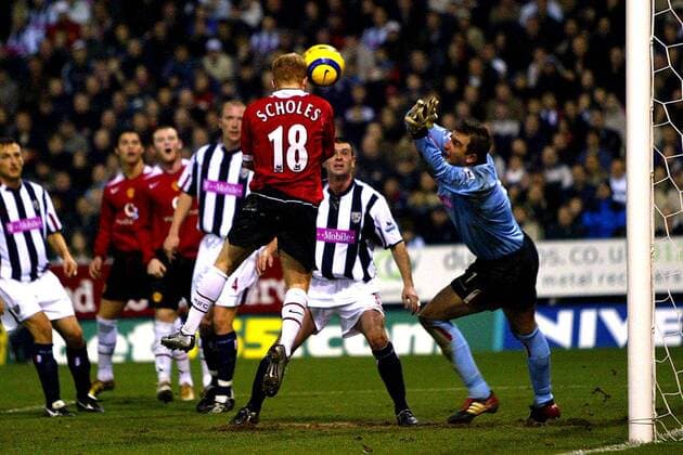 Paul Scholes (Manchester United) köpft gegen Torwart Russell Hoult (West Brom) zum 0:3 ein Fußball Herren English Premier League 2004 2005, 1. Englische Liga, Vdig Gruppe West Bromwich Dynamik,