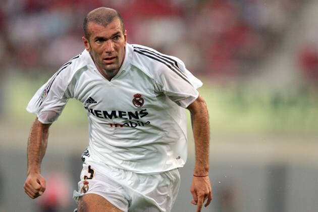 Zinedine Zidane (Real Madrid) - Antritt - NOT TO BE PUBLISHED IN JAPANESE MEDIA Fußball Herren Primera Division 2004 2005, 1. Spanische Liga, Real Madrid CF, Vdig Einzelbild Dynamik,