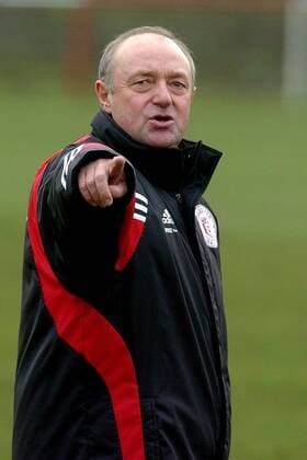 Lutz Lindemann (Halle) - Doppelfunktion als Trainer und Manager Fußball Herren NOFV Oberliga Süd 2004 2005, Nordost, Hallescher FC, HFC, Training Einzelbild Halle