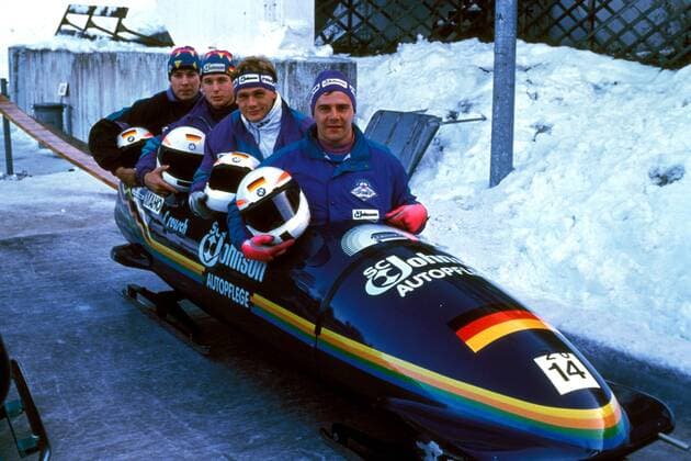 Der deutsche Viererbob mit (v.re.) Pilot Wolfgang Hoppe, Frank Bartholomäus, Axel Kühn und Rene Hannemann Bobsport Herren Weltcup 1990 1991, Welt-Cup, Worldcup, World, WC, Viererbob, 4er Bob, 4 er, Vierer, Vdia Gruppe