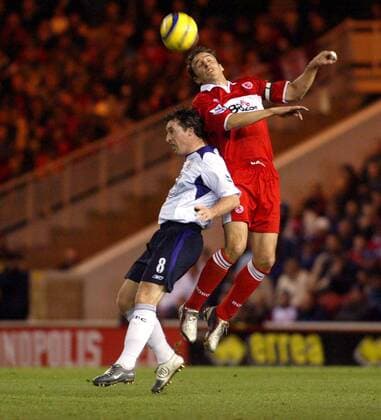 Gareth Southgate (re., Middlesbrough) gegen Robbie Fowler (Manchester City) Fußball Herren English Premier League 2004 2005, 1. Englische Liga, FC Middlesbrough - Manchester City 3:2, Vdig Gruppe Middlesbrough Dynamik,