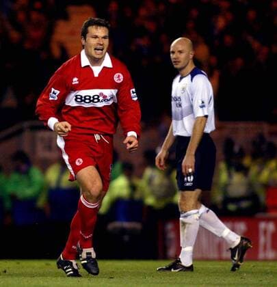 Mark Viduka (li., Middlesbrough) - Torjubel, Danny Mills (Manchester City) enttäuscht Fußball Herren English Premier League 2004 2005, 1. Englische Liga, FC Middlesbrough - Manchester City 3:2, Vdig Gruppe Middlesbrough Freude, Begeisterung,