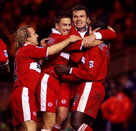 Torjubel Middlesbrough v.li.: Boudewijn Zenden, Stewart Downing, Mark Viduka und Jimmy Floyd Hasselbaink Fußball Herren English Premier League 2004 2005, 1. Englische Liga, FC Middlesbrough, Vdig Gruppe Middlesbrough Freude, Begeisterung,