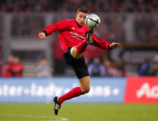 Marek Mintal (Nürnberg) - Ballannahme Fußball 1. BL Herren Saison 2004 2005, 1. FC Nürnberg Einzelbild Nürnberg Dynamik,