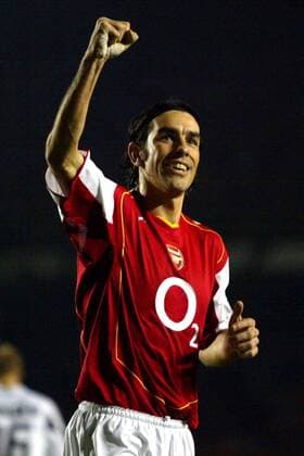 Torschütze Robert Pires (Arsenal) ballt die Faust Fußball EC 1 Herren Champions League 2004 2005, FC Arsenal Einzelbild London Freude,