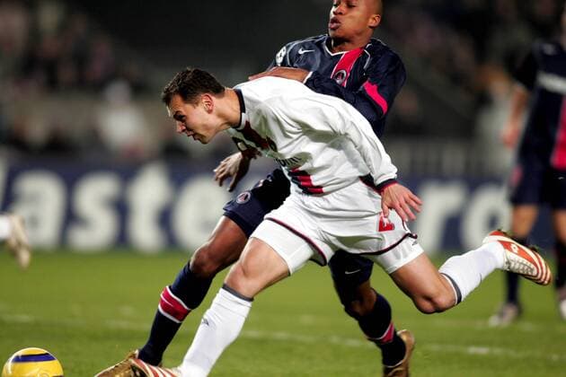 Sergei Ignashevich (li., ZSKA Moskau) gegen Fabrice Pancrate (Paris St. Germain) Fußball EC 1 Herren Champions League 2004 2005, Paris Saint Germain - ZSKA Moskau 1:3, PSG, CSKA Gruppe pan0011 Paris Dynamik,  