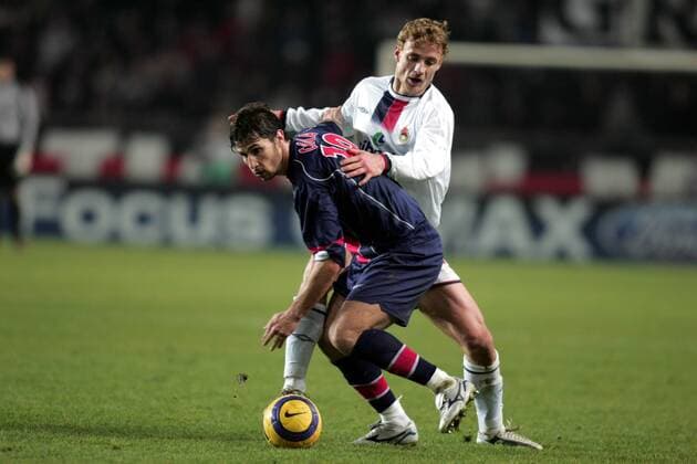Lorik Cana (li., Paris St. Germain) gegen Jiri Jarosik (ZSKA Moskau) Fußball EC 1 Herren Champions League 2004 2005, Paris Saint Germain - ZSKA Moskau 1:3, PSG, CSKA Gruppe pan0011 Paris Dynamik,  