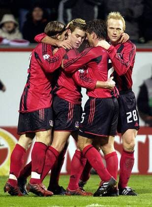 Torjubel Leverkusen, v. re.: Carsten Ramelow, Bernd Schneider, Hanno Balitsch und Andrej Voronin Fußball EC 1 Herren Champions League 2004 2005, Bayer 04 Leverkusen, Vdig Gruppe Leverkusen Freude,