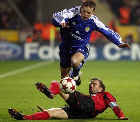 Oleg Gusev (Dynamo Kiev, oben) gegen Jens Nowotny (Leverkusen) Fußball EC 1 Herren Champions League 2004 2005, Bayer 04 Leverkusen - Dinamo Kiew 3:0 Gruppe Leverkusen Dynamik, Kampf,