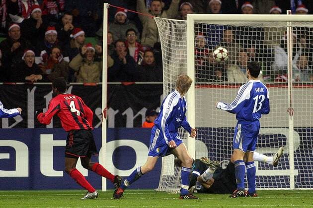 Juan (Leverkusen, li.) erzielt das 1:0 Husin (Mitte) und Sablic (beide Dynamo Kiev) Fußball EC 1 Herren Champions League 2004 2005, Bayer 04 Leverkusen - Dinamo Kiew 3:0 Gruppe Leverkusen