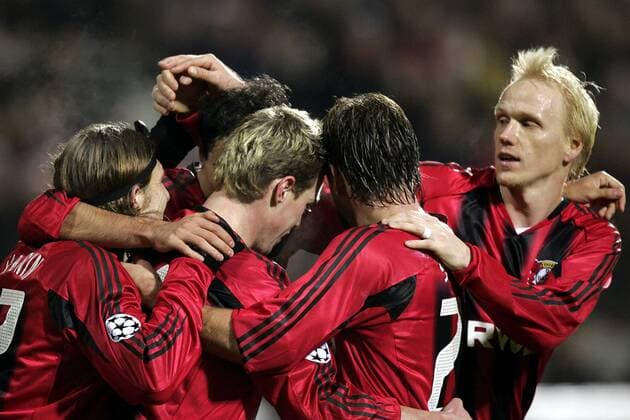 Torjubel Leverkusen, v. li.: Andrej Voronin, Marko Babic, Hanno Balitsch, Bernd Schneider und Carsten Ramelow Fußball EC 1 Herren Champions League 2004 2005, Bayer 04 Leverkusen Gruppe Leverkusen Begeisterung, Freude,