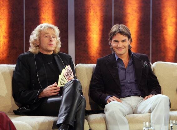 Roger Federer (Schweiz) zu Gast bei Moderator Thomas Gottschalk in der ZDF Show Wetten, dass...? Tennis Herren Wetten Dass 2004, Daß, Fernsehsendung, Fernsehen, TV, Medien Gruppe Nürnberg