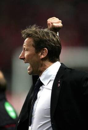 Trainer Guido Buchwald (Urawa Reds) - Torjubel - PUBLISHING RIGHTS FOR GERMAN MEDIA ONLY Fußball Herren Suntory Championship 2004, J League, JLeague, 1. Japanische Liga, Finale, Endspiel, Rückspiel, Vdig Porträt aflo1035 Saitama Freude, Begeisterung,