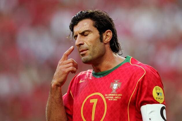 Fußball, EM Finale 2004 in Lissabon, Portugal - Griechenland 0:1 Luis Figo (Portugal) enttäuscht Fußball EM Herren Euro 2004, Europameisterschaft, Länderspiel, Nationalmannschaft, Nationalteam, Finale, Endspiel, Einzelbild Lissabon Enttäuschung,