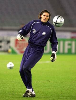 Torwart Simon Jentzsch (Deutschland) fixiert den Ball Fußball Herren Asienreise 2004, Asientour, Nationalmannschaft, Nationalteam, Training, Vdig Einzelbild Asien, Länderspielreise Yokohama, Vorbereitung