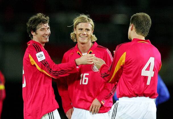 Torjubel Deutschland, v.li.: Christian Schulz, Marco Engelhardt, Christian Wörns - NOT TO BE PUBLISHED IN JAPANESE MEDIA Fußball Länderspiel Herren Asienreise 2004, Asientour, Länderspiel, Freundschaftsspiel, Test, Testspiel, Nationalmannschaft Gruppe Asien Länderspielreise Yokohama Freude,