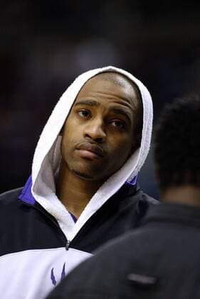 Vince Carter (Toronto Raptors) nachdenklich - PUBLICATION ONLY FOR GERMAN, SWISS, AUSTRIAN AND HUNGARIAN MEDIA (Icon7195313) Basketball Herren NBA 2002 2003, Toronto Raptors Porträt Portland Enttäuschung, Nachdenklichkeit, EDITORIAL USE ONLY