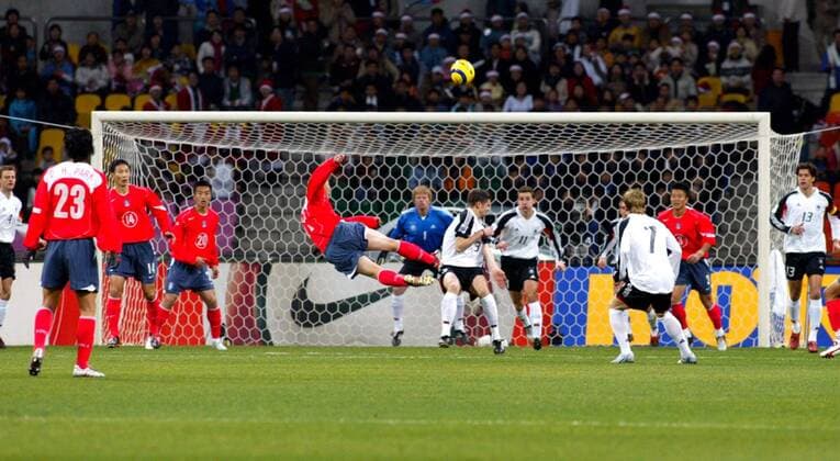 Cha Du Ri (Südkorea) - Seitfallzieher Fußball Länderspiel Herren Länderspiel 2004, Freundschaftsspiel, Test, Testspiel, Nationalmannschaft, Nationalteam, Vdig Totale Busan Dynamik,