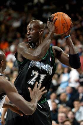 Kevin Garnett (Minnesota Timberwolves) am Ball - PUBLICATION ONLY FOR GERMAN, SWISS, AUSTRIAN AND HUNGARIAN MEDIA (Icon7667630) Basketball Herren NBA 2003 2004, Minnesota Timberwolves Einzelbild Denver EDITORIAL USE ONLY