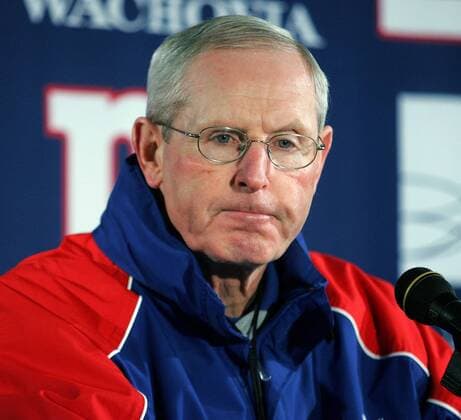 Head Coach Tom Coughlin (New York Giants) nachdenklich während der Pressekonferenz - PUBLICATION ONLY FOR GERMAN, SWISS, AUSTRIAN AND HUNGARIAN MEDIA (Icon7894935) American Football Herren NFL 2004 2005, New York Giants, NY, N Y, Pressekonferenz, PK, Pressetermin, Vdig, Porträt East Rutherford Nachdenklichkeit, EDITORIAL USE ONLY