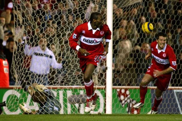 Joseph Desire Job (vorn, Middlesbrough) - Torjubel, Torwart Robert Green (Norwich) kugelt sich im Netz Fußball Herren English Premier League 2004 2005, 1. Englische Liga, FC Middlesbrough - Norwich City 2:0, Vdig Gruppe Middlesbrough Freude,