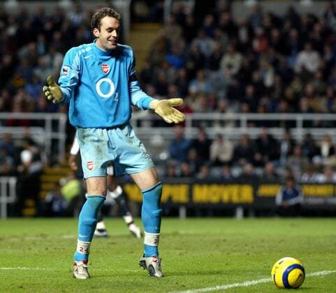 Torwart Manuel Almunia Rivero (Arsenal) umtanzt freudestrahlend den Ball Fußball Herren English Premier League 2004 2005, 1. Englische Liga, FC Arsenal London, Vdig, Einzelbild Newcastle