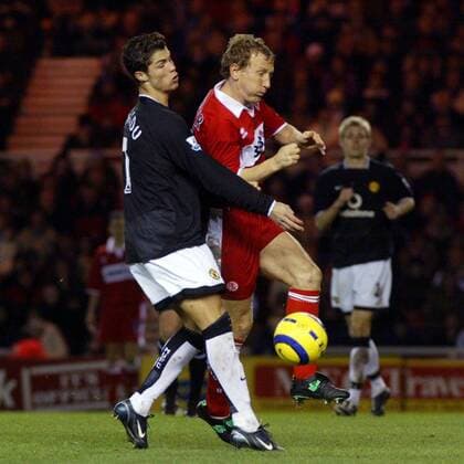 Ray Parlour (Middlesbrough, re.) klärt gegen Cristiano Ronaldo (Manchester United) Fußball Herren English Premier League 2004 2005, 1. Englische Liga, FC Middlesbrough - Manchester United 0:2, ManU Gruppe Middlesbrough Dynamik,