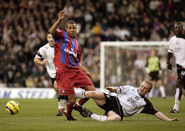 Fitz Hall (Crystal Palace, li.) setzt sich gegen Mark Pembridge (Fulham) durch - PUBLICATION ONLY FOR GERMAN, SWISS AND AUSTRIAN MEDIA Fußball Herren English Premier League 2004 2005, 1. Englische Liga, Fulham FC London - Crystal Palace 3:1, Vdig, Gruppe London Dynamik,