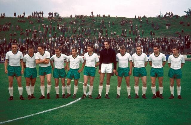 Mannschaftsbild Bremen u.a. mit: Josef Piontek (2.v.li.), Dieter Meyer (3.v.li.), Arnold Schütz (Mitte), Torwart Klaus Lambertz, Helmut Jagielski (4.v.re.), Willi Soya (2.v.re.) Fußball 1. BL Herren Saisonvorbereitung 1963 1964, SV Werder Bremen, Test, Testspiel, Vorbereitung, Vdia Totale Essen