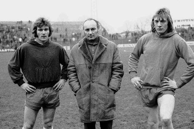 Fußball, Trainerhistorie, Rot-Weiß Oberhausen Trainer Heinz Murach (Mitte) mit seinen Spielern Willi Mumme (li.) und Franz Josef Tenhagen (alle Oberhausen) Fußball 1. BL Herren Saison 1972 1973, Rot Weiß Oberhausen, RW, RWO Gruppe Braunschweig