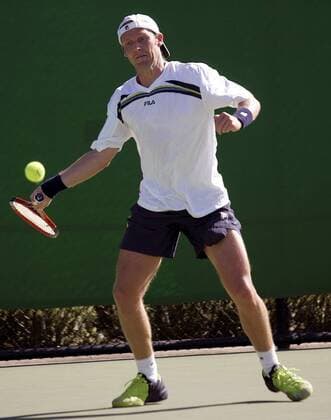 Rainer Schüttler (Deutschland) - Vorhand Tennis Herren Australian Open 2005, ATP Tour, Grand Slam, Hartplatz, Hardcourt, Hartplatztennis, Hartplatzturnier, Einzelbild Melbourne Dynamik,