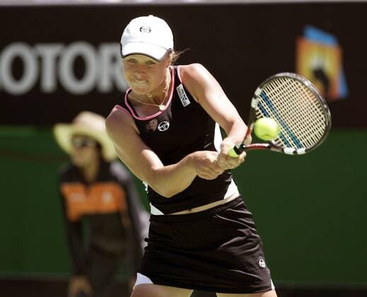 Vera Douchevina (Rußland) - beidhändige Rückhand Tennis Damen Australian Open 2005, WTA Tour, Grand Slam Einzelbild Melbourne Dynamik,