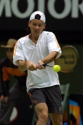 Guillermo Coria (Argentinien) - beidhändige Rückhand Tennis Herren Australian Open 2005, ATP Tour, Grand Slam Einzelbild Melbourne