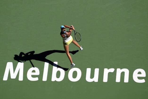 Daniela Hantuchova (Slowakei) mit einer beidhändigen Rückhand bei den Australian Open 2005 in Melbourne Tennis Damen Australian Open 2005, WTA Tour, Grand Slam, Vdig Totale Melbourne