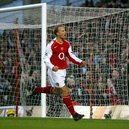 Torschütze Dennis Bergkamp (Arsenal) jubelt Fußball Herren English Premier League 2004 2005, 1. Englische Liga, Arsenal FC London Einzelbild London Begeisterung, Freude,