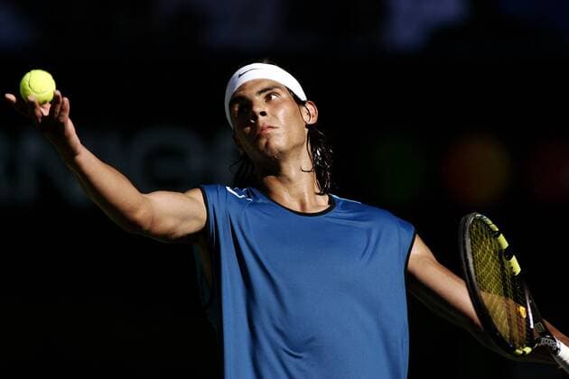 Rafael Nadal (Spanien) - Aufschlag Tennis Herren Australian Open 2005, ATP Tour, Grand Slam, Einzelbild Melbourne