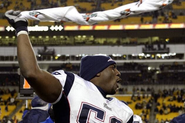 Linebacker Rosevelt Colvin (New England Patriots) jubelt - !! (Icon7521092) American Football Herren NFL 2004 2005, AFC, Conference Championship, Vdig Einzelbild Pittsburgh Freude, Begeisterung, EDITORIAL USE ONLY