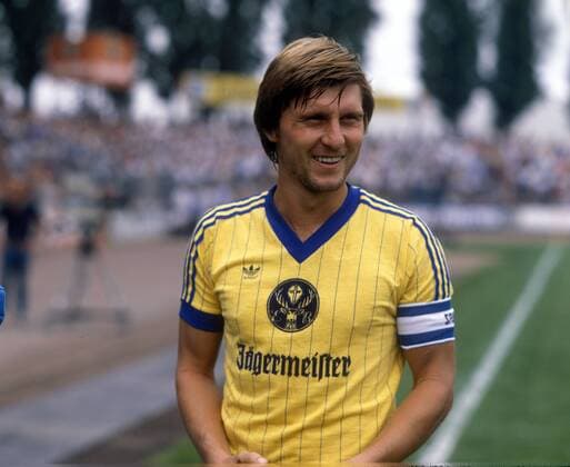 Ronald Worm (Eintracht Braunschweig) zufrieden Fußball 1. BL Herren DEUTSCHSPRACHIGE SPORTZEITSCHRIFTEN UND -ZEITUNGEN NUR NACH RÜCKSPRACHE, Saison 1982 1973 Porträt Aufnahmedatum geschätzt Braunschweig