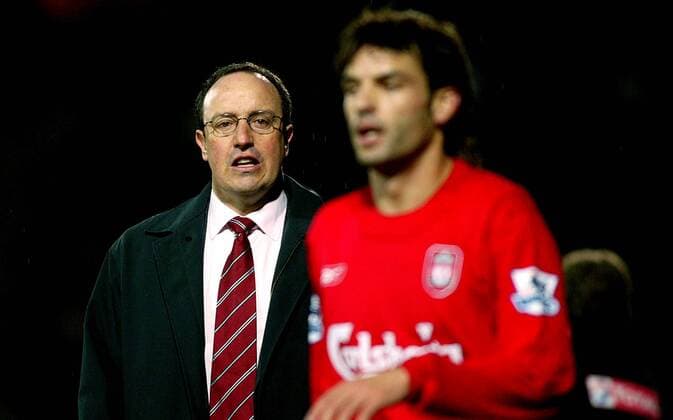 Trainer Rafael Benitez (Liverpool) mit Anweisungen an seinen neuen Stürmerstar Morientes - !! Fußball Herren Carling Cup 2004 2005, English Premier League, 1. Englische Liga, Englischer Ligapokal, Pokalspiel Einzelbild Watford