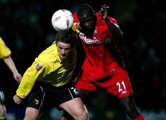 Neil Ardley (li., Watford) gegen Djimi Traore (Liverpool) - !! Fußball Herren Carling Cup 2004 2005, English Premier League, 1. Englische Liga, Englischer Ligapokal, Pokalspiel Gruppe Watford Dynamik,