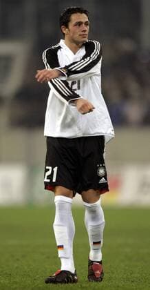 Christian Pander (Deutschland) lockert sich Fußball Herren Benefizspiel 2005, Benefiz, Nationalmannschaft, Nationalteam, Nationaltrikot Einzelbild Gelsenkirchen