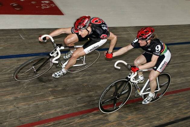 Kurt Betschart (li.) und Bruno Risi (beide Schweiz) - Wechsel Radsport Herren Stuttgarter 6 Tage Rennen 2005, Sechstagerennen, Sechstage, Sechs, Sixdays, six days, Gruppe Stuttgart Dynamik,