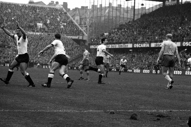 Torjubel Deutschland, v.li.: Rudolf Brunnenmeier, Uwe Seeler, Franz Beckenbauer Fußball Länderspiel Herren Weltmeisterschaftsqualifikation 1965, Qualifikation, Länderspiel, Nationalmannschaft, Nationalteam Totale Rasundastadion Stockholm