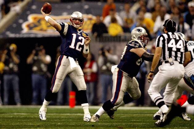 Quarterback Tom Brady (New England Patriots) wirft die Pille - !! (Icon8037191) American Football Herren NFL 2003 2004, Superbowl XXXVIII, Super Bowl, Finale, Endspiel, New England Patriots Gruppe Houston EDITORIAL USE ONLY