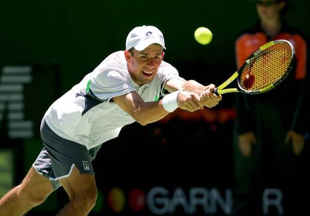 Dominik Hrbaty (Slowakei) streckt sich für die beidhändige Rückhand - !! Tennis Herren Australian Open 2005, Grand Slam, ATP-Tour Einzelbild Melbourne Dynamik,