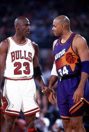 Michael Jordan (Chicago Bulls, li.) und Charles Barkley (Phoenix Suns) - schau mir in die Augen Kleines - !! (Icon5000252) Basketball Herren NBA 1992 1993, Chicago Bulls - Phoenix Suns 109:113 Gruppe Chicago EDITORIAL USE ONLY