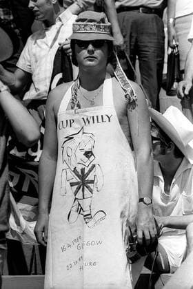World Cup Willy - ein deutscher Fan erinnert mit dem Maskottchen der WM 1966 an erfolgreiche Zeiten Fußball WM Herren Weltmeisterschaft 1970, Nationalmannschaft, Nationalteam, Gruppe 4, BRD, BR Einzelbild Leon