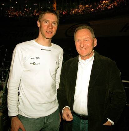 Jens Voigt (li.) und Sixdays Rekordhalter Klaus Bugdahl (beide Deutschland) am Rande des 94. Berliner 6 Tage Rennens 2005 Radsport Herren 94. Berliner 6 Tage Rennen 2005, Sechstagerennen, Sechstage, Sechs, Sixdays, six days, Gruppe Berlin